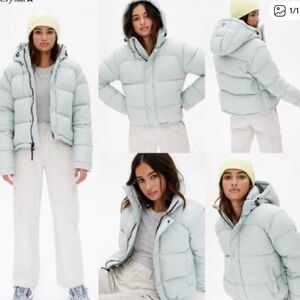 Aritzia Super Puff Shorty in Crystal XXS